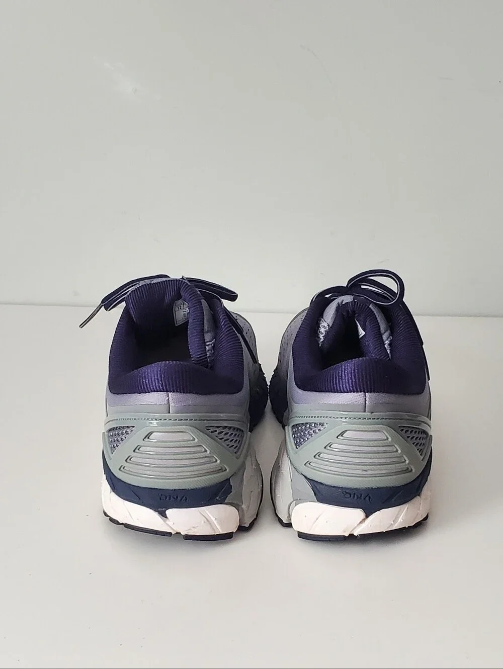 Brooks Men's Beast 18 Extra Wide 4E Road Running Sneakers Size 12